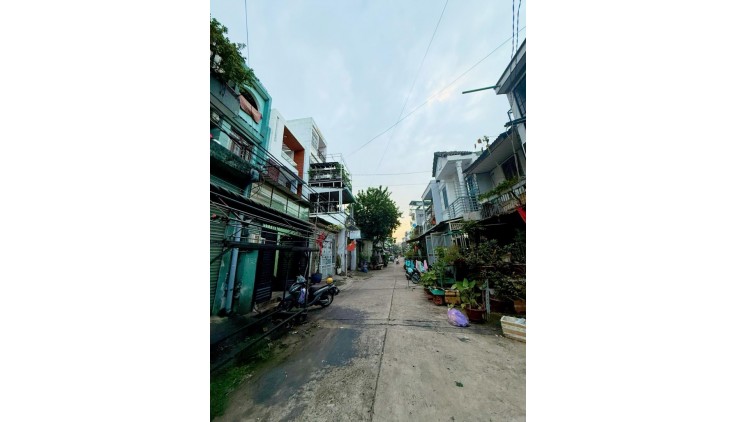 SIÊU PHẨM NGANG LỚN 8M -  3 TẦNG - XE HƠI NGỦ TRONG NHÀ - SÁT TÂN PHÚ - GẦN BÌNH LONG - NGÃ TƯ 4 XÃ - 160M2 - SỔ ĐẸP HOÀN CÔNG ĐỦ - GIÁ CHỈ NHỈNH 12